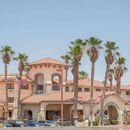 Ramada By Wyndham Barstow Hotel Exterior photo