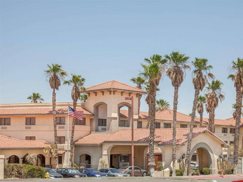 Ramada By Wyndham Barstow Hotel Exterior photo