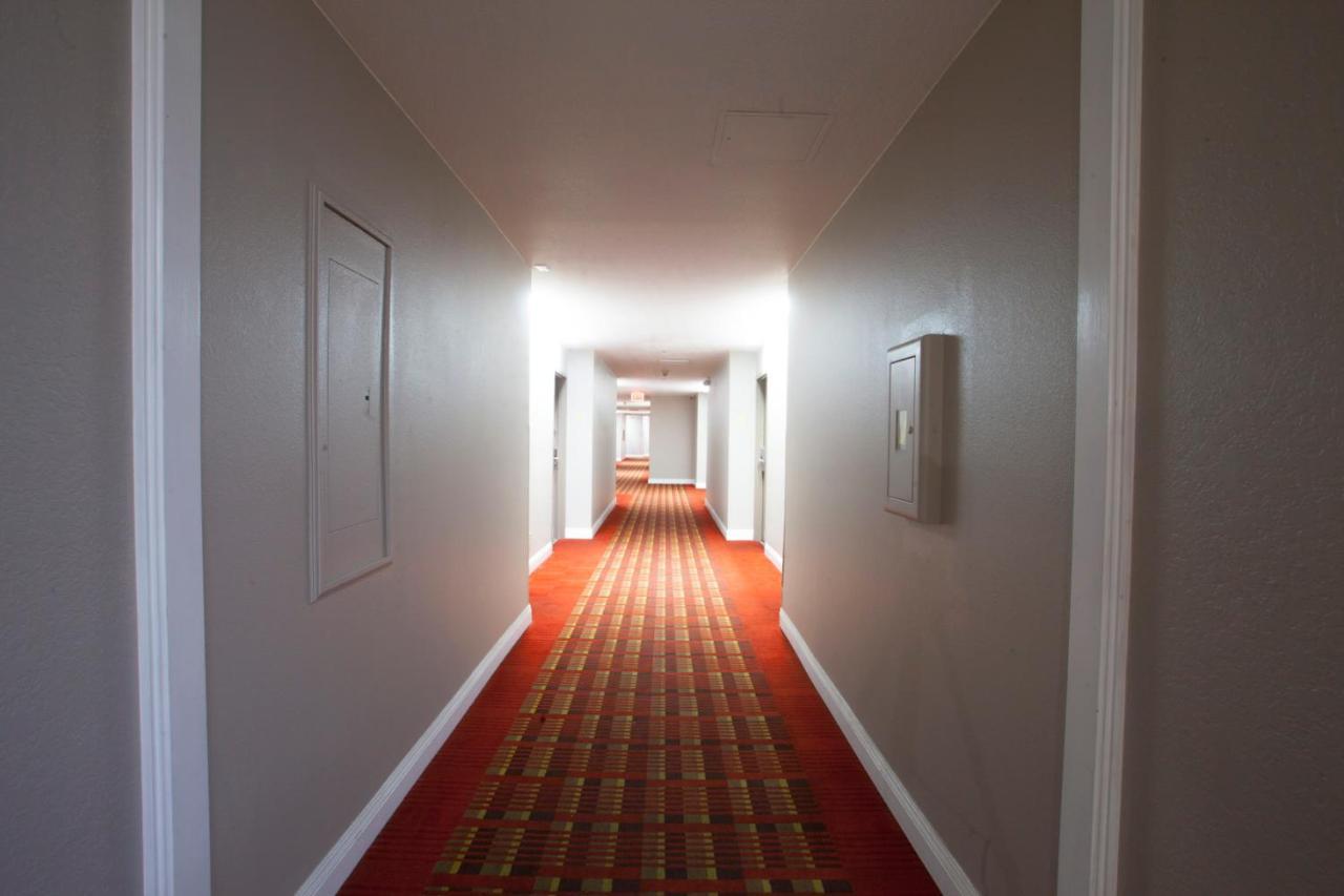 Ramada By Wyndham Barstow Hotel Exterior photo