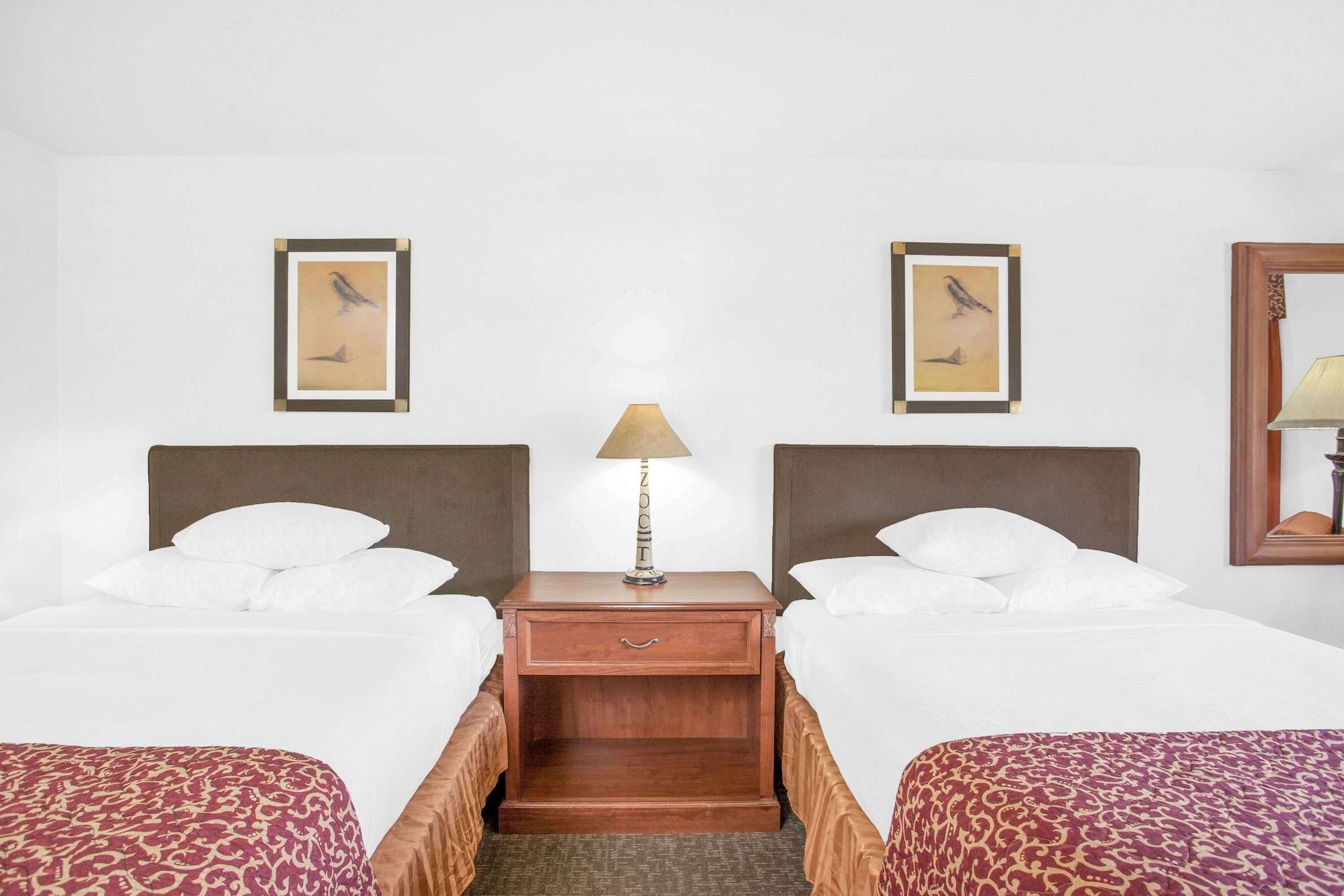 Ramada By Wyndham Barstow Hotel Exterior photo