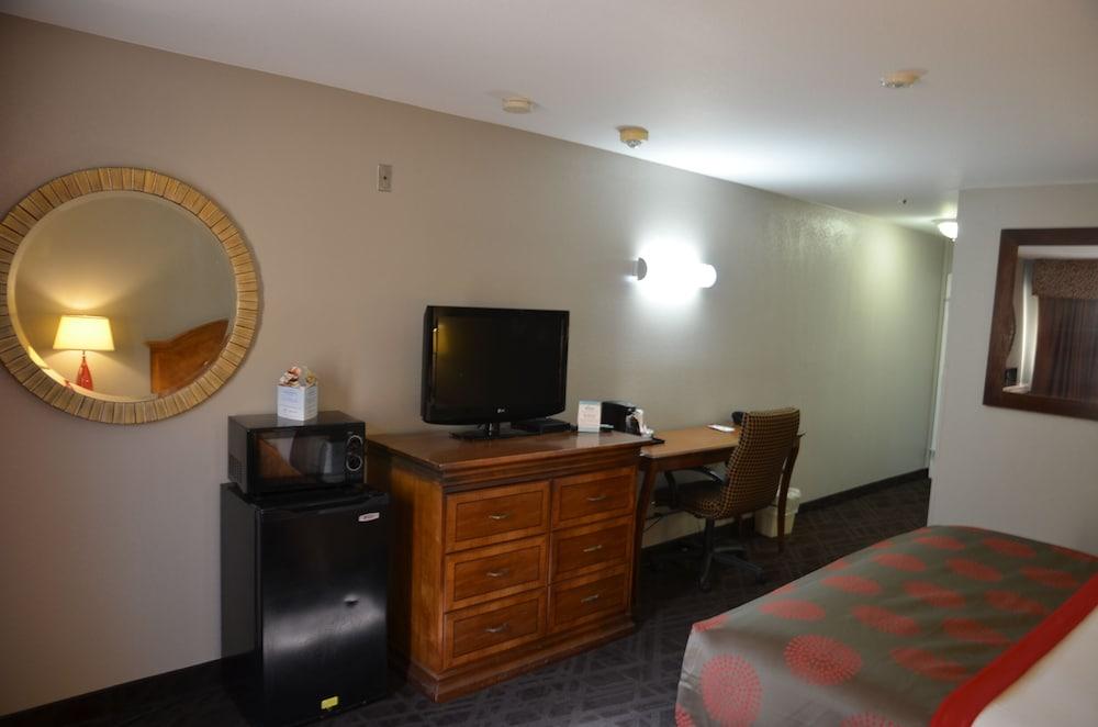 Ramada By Wyndham Barstow Hotel Exterior photo