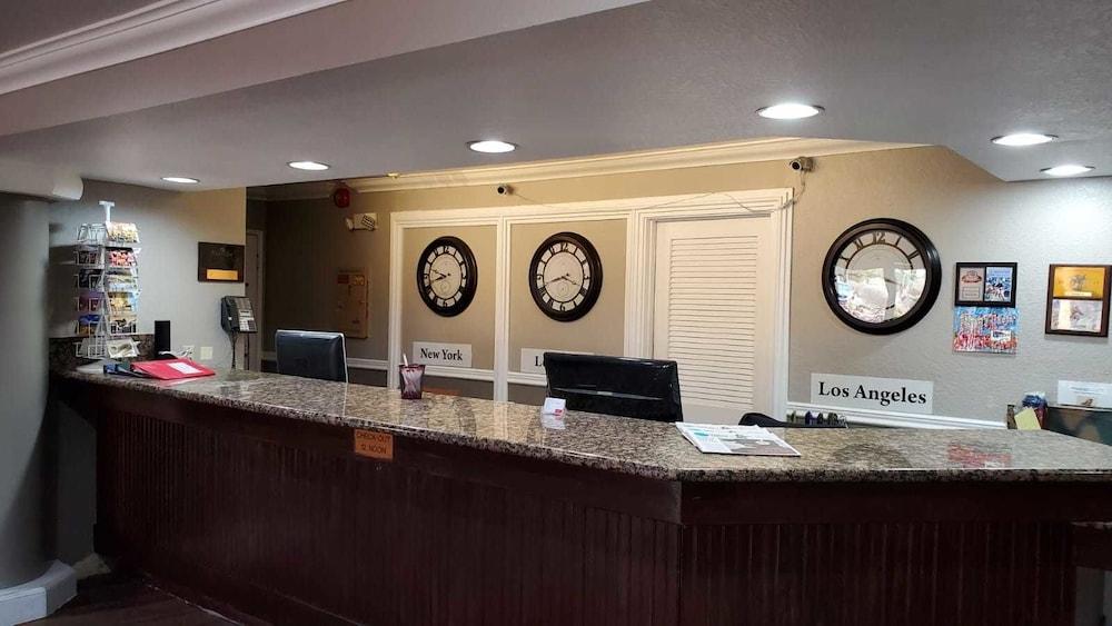 Ramada By Wyndham Barstow Hotel Exterior photo