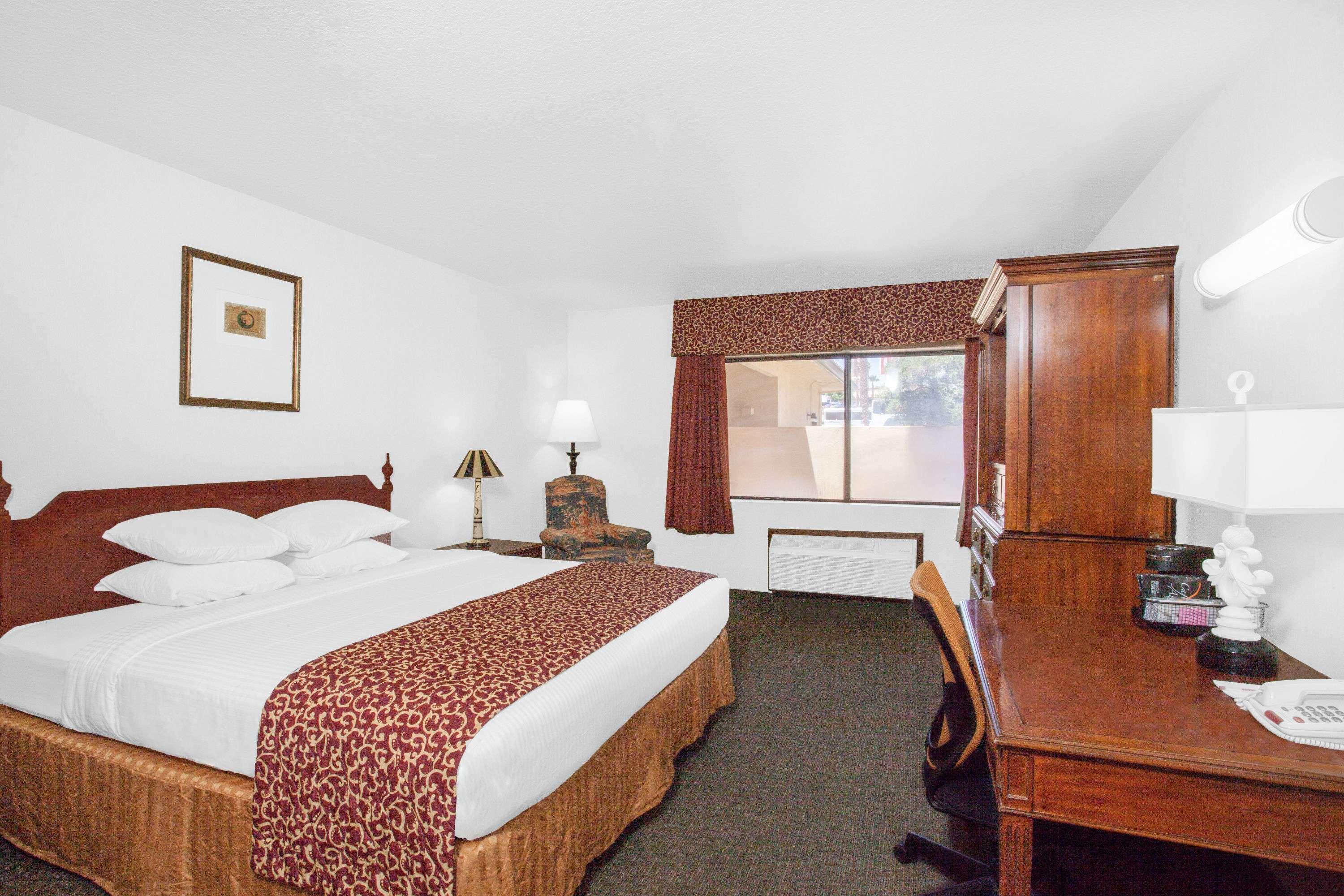 Ramada By Wyndham Barstow Hotel Exterior photo