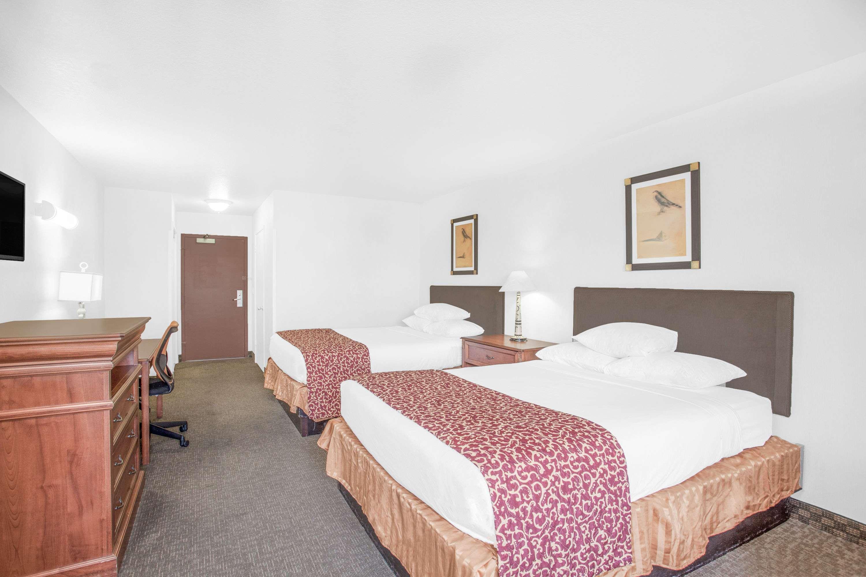 Ramada By Wyndham Barstow Hotel Exterior photo