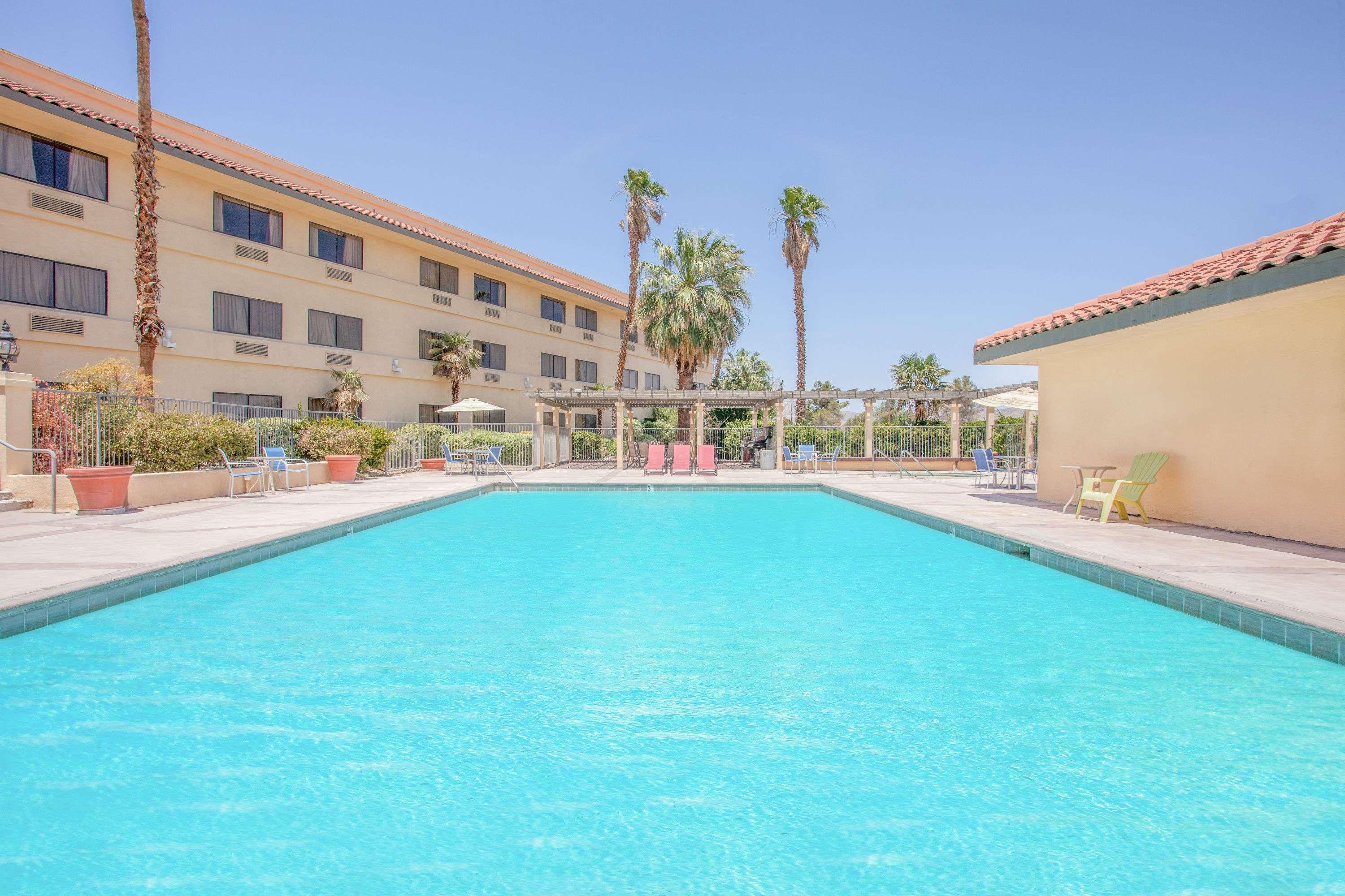 Ramada By Wyndham Barstow Hotel Exterior photo