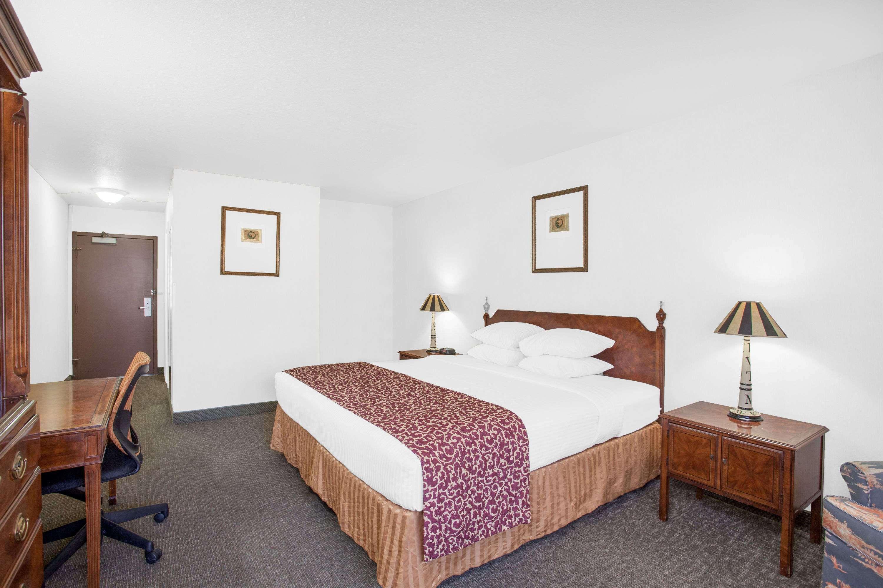 Ramada By Wyndham Barstow Hotel Exterior photo