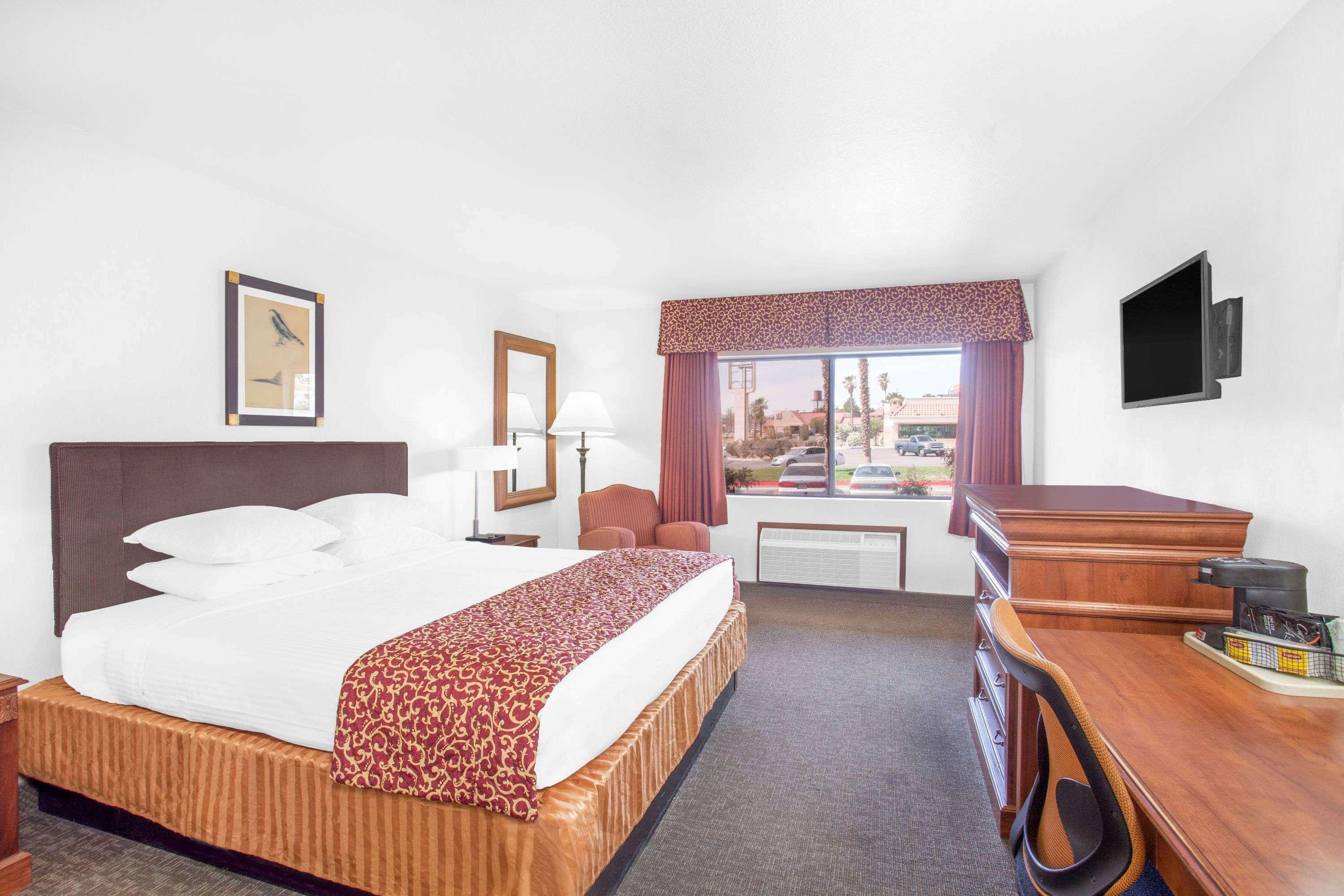 Ramada By Wyndham Barstow Hotel Exterior photo