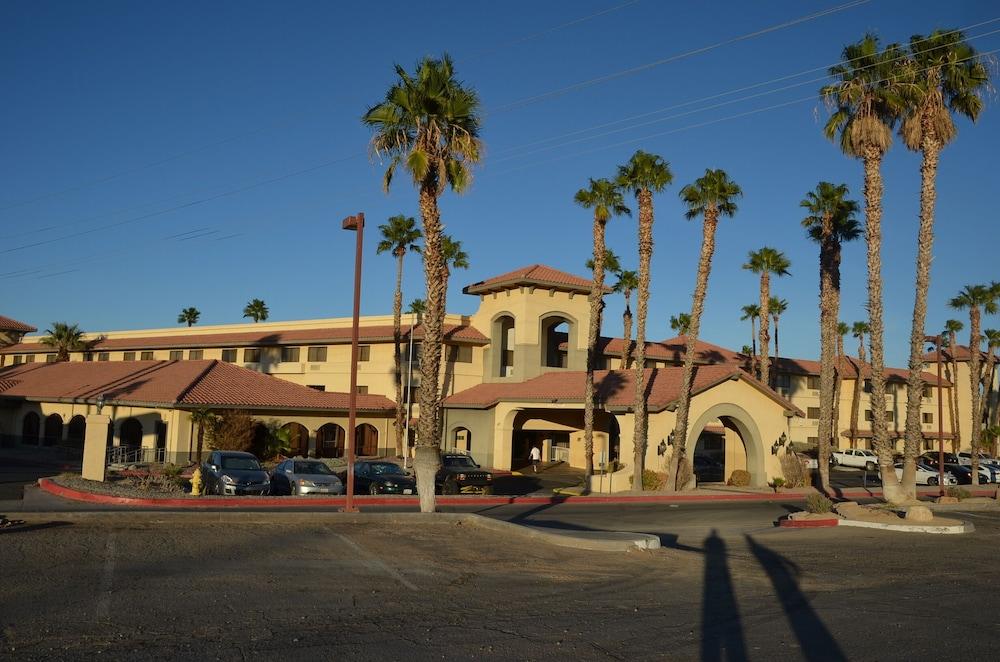 Ramada By Wyndham Barstow Hotel Exterior photo