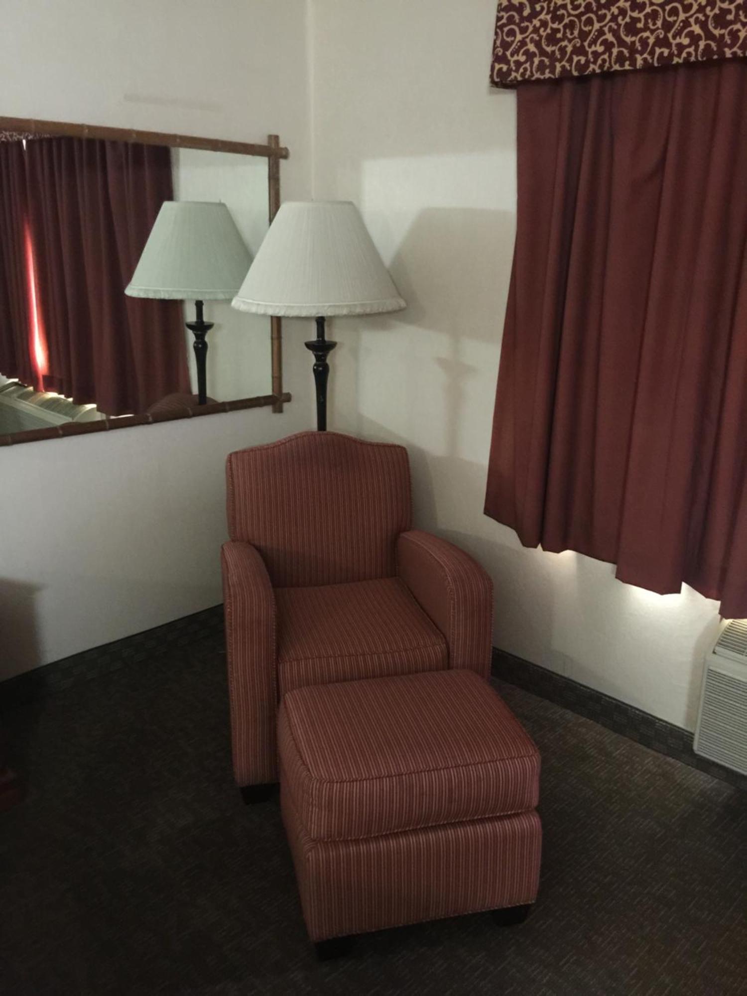 Ramada By Wyndham Barstow Hotel Room photo